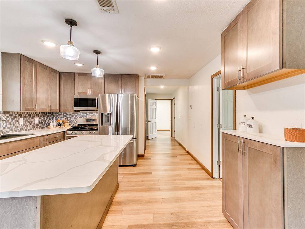 1702 North Market Avenue, Shawnee, OK 74804