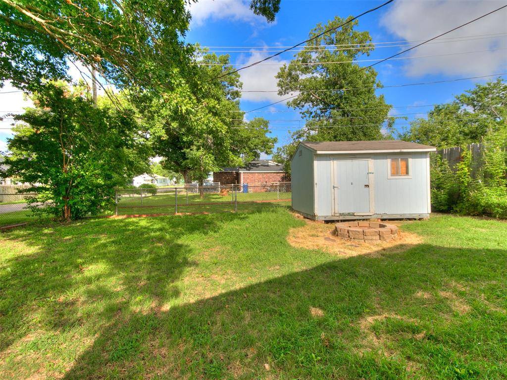 1702 North Market Avenue, Shawnee, OK 74804