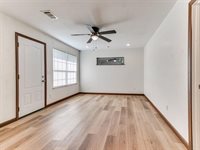 1702 North Market Avenue, Shawnee, OK 74804