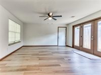 1702 North Market Avenue, Shawnee, OK 74804