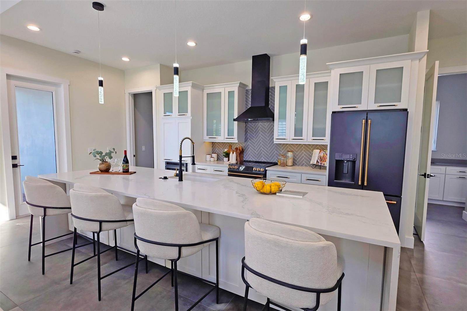 2475 Bay Street, Sarasota, FL 34237