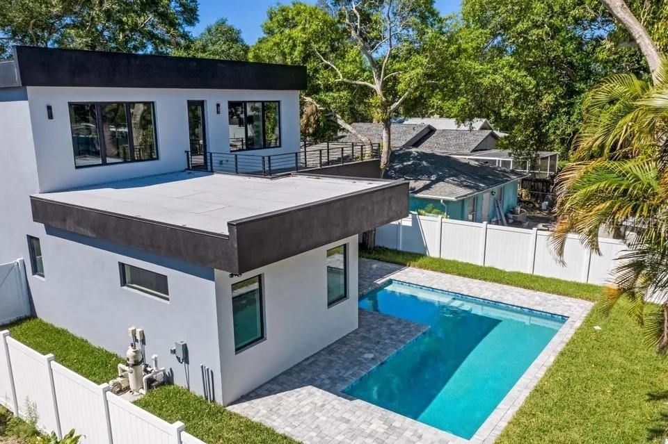 2475 Bay Street, Sarasota, FL 34237
