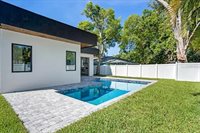2475 Bay Street, Sarasota, FL 34237
