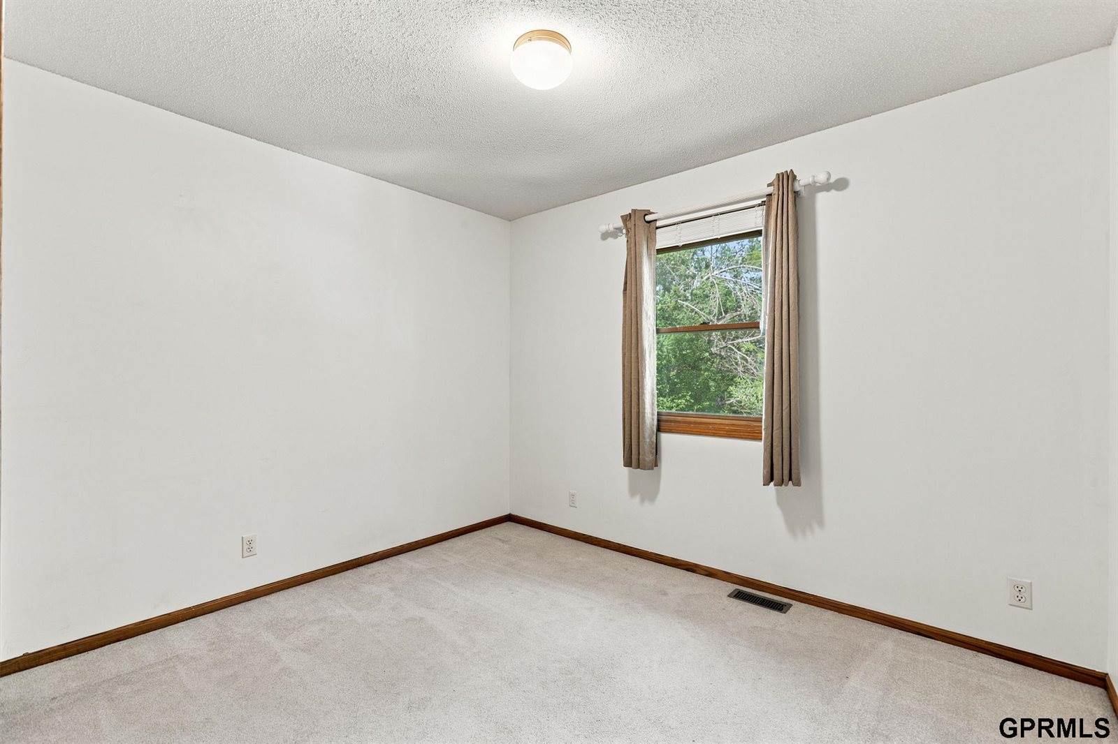 1833 Timber Ridge Road, Lincoln, NE 68522