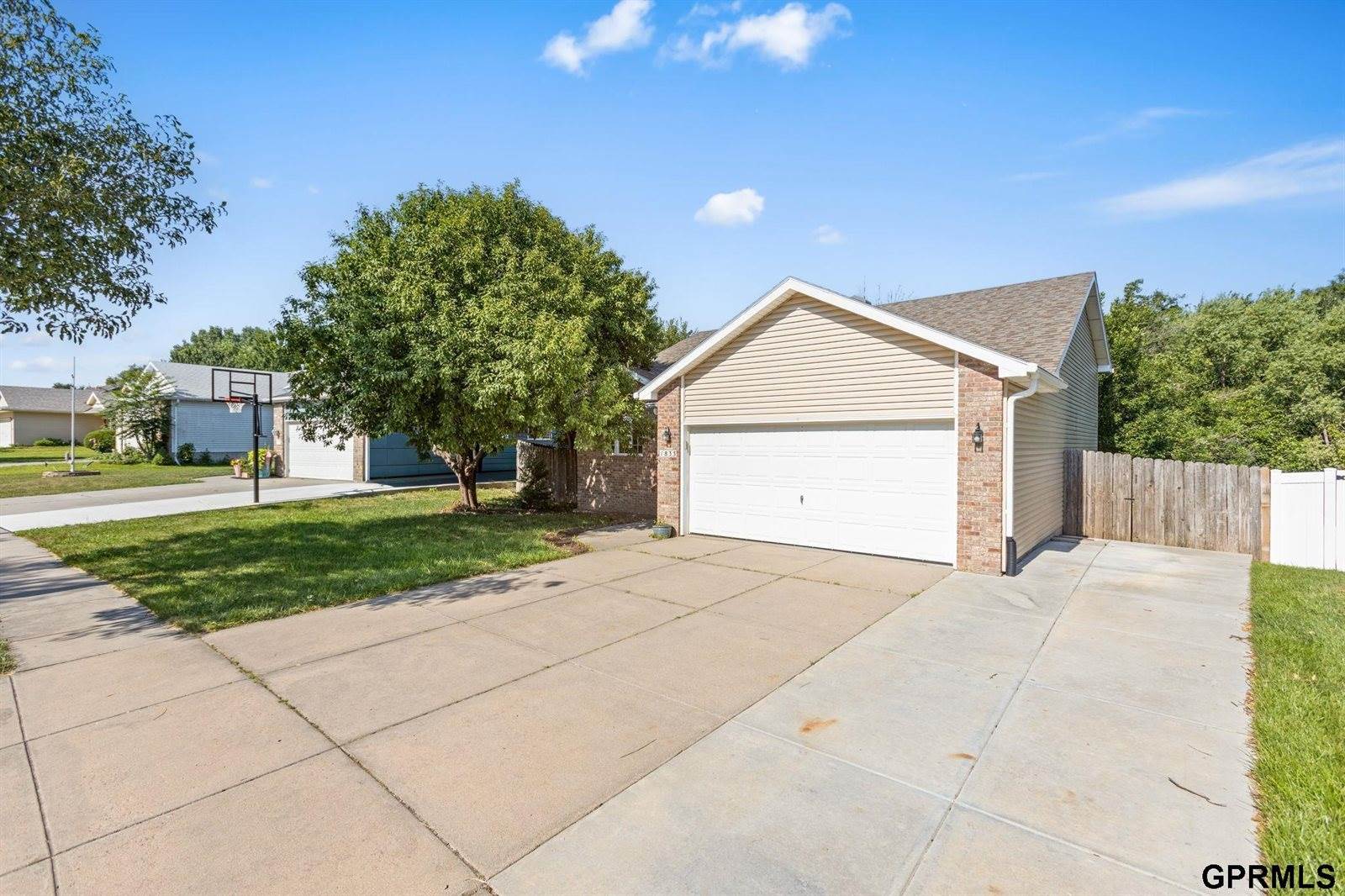 1833 Timber Ridge Road, Lincoln, NE 68522