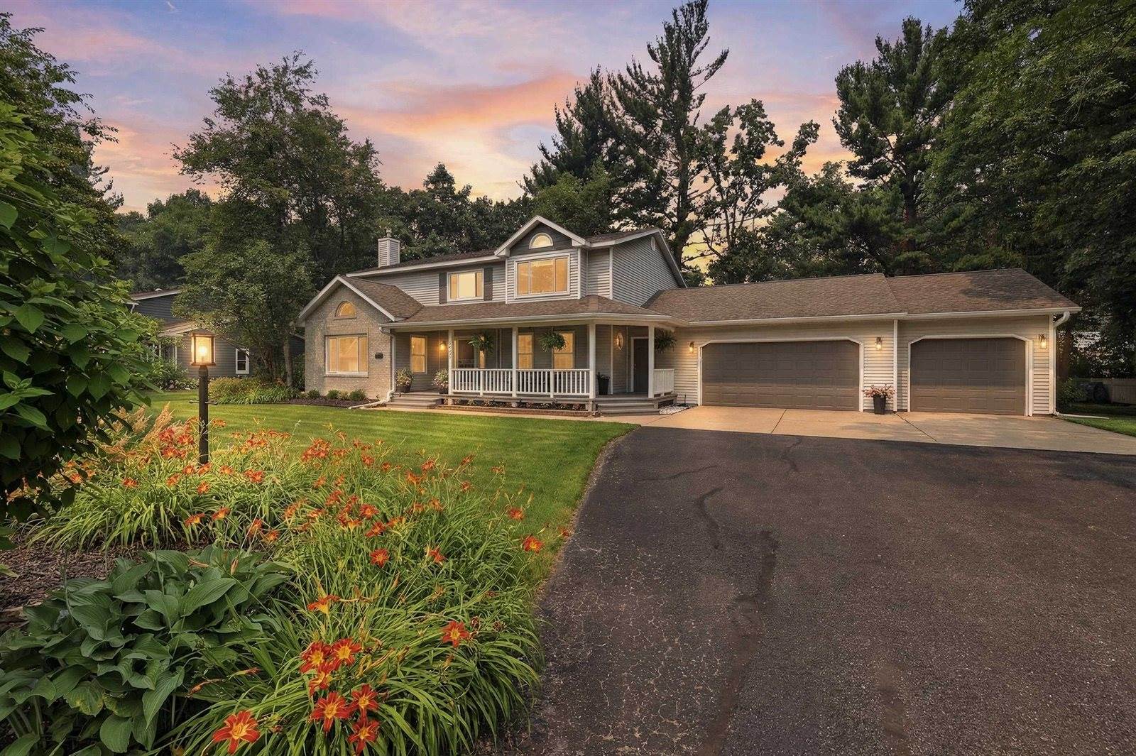 2441 Shadowview Circle, Plover, WI 54467