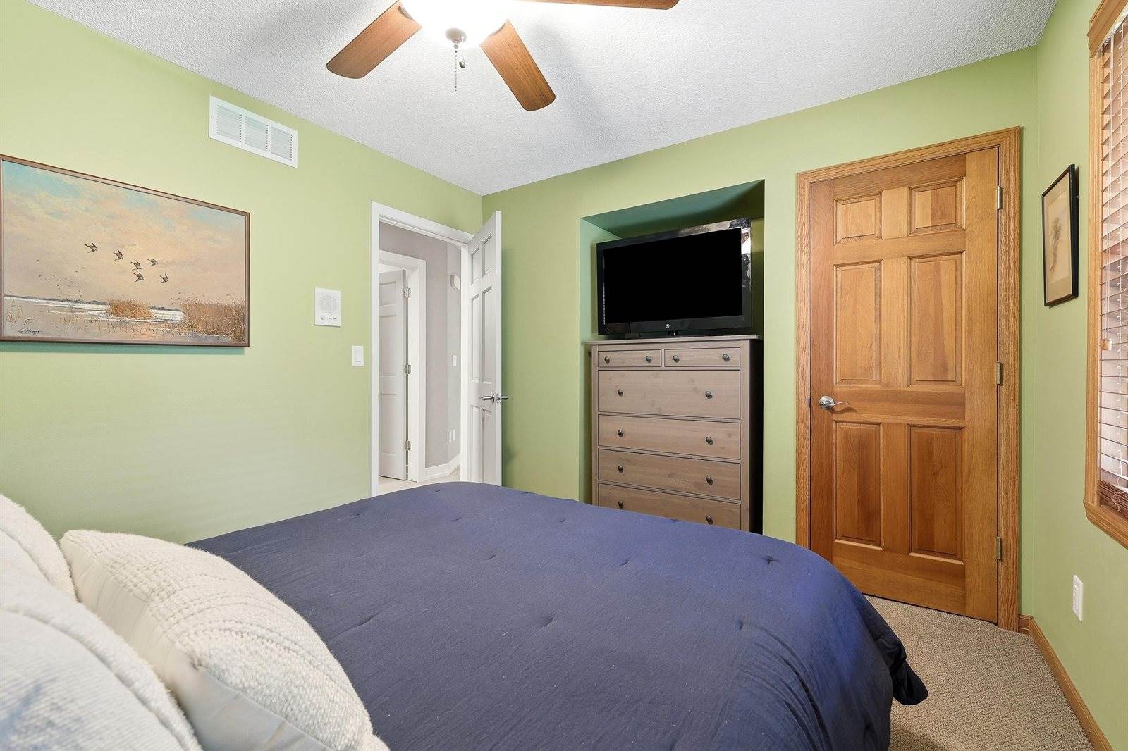2441 Shadowview Circle, Plover, WI 54467