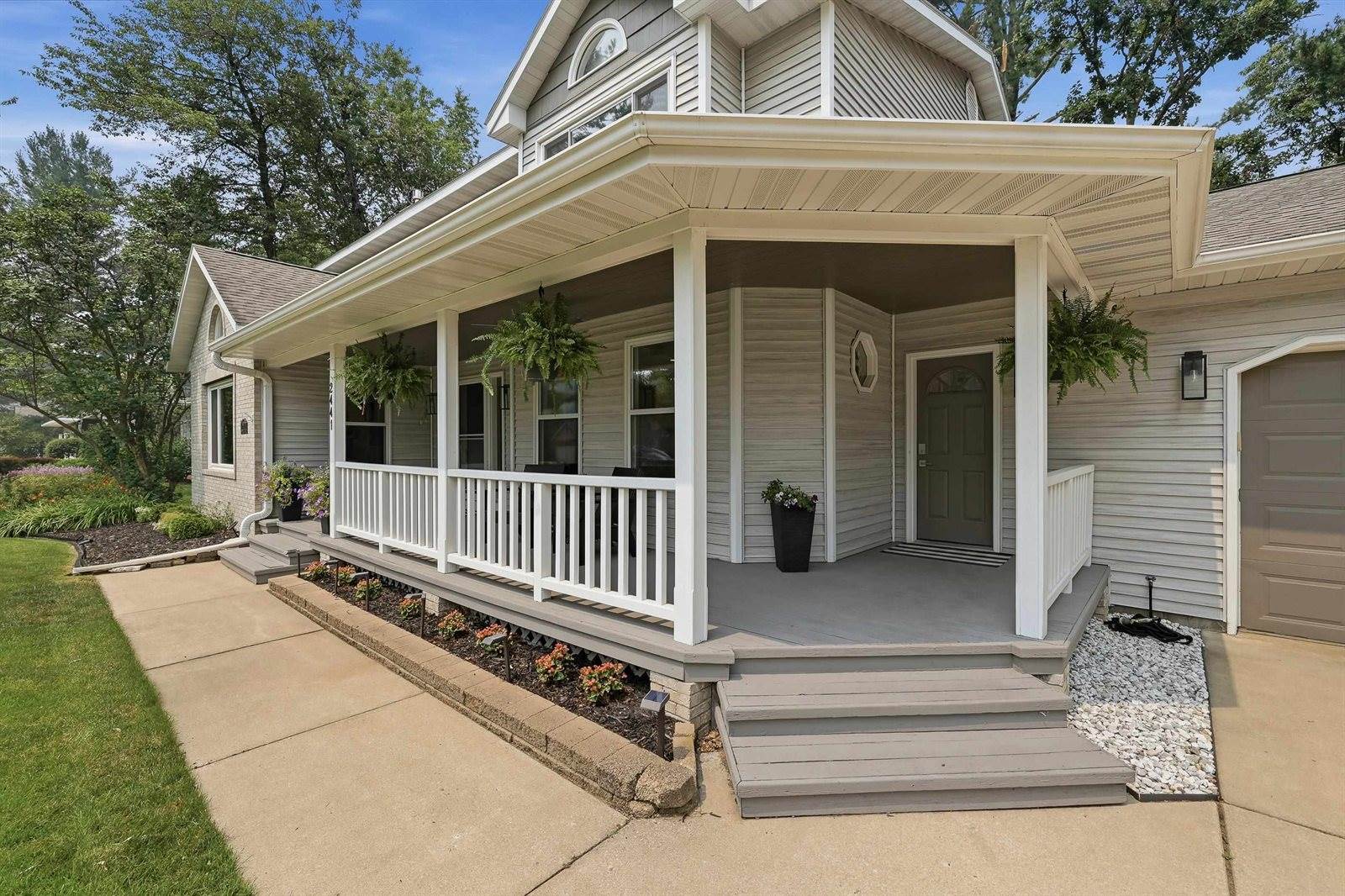 2441 Shadowview Circle, Plover, WI 54467