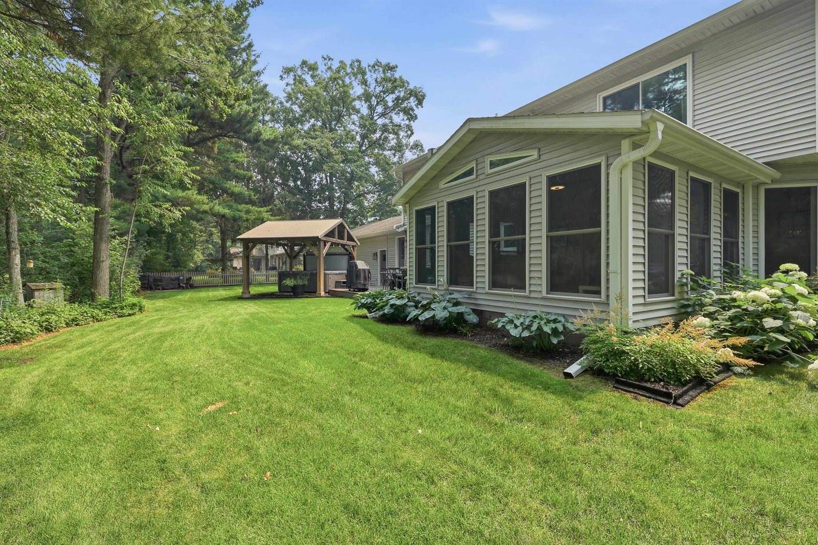 2441 Shadowview Circle, Plover, WI 54467