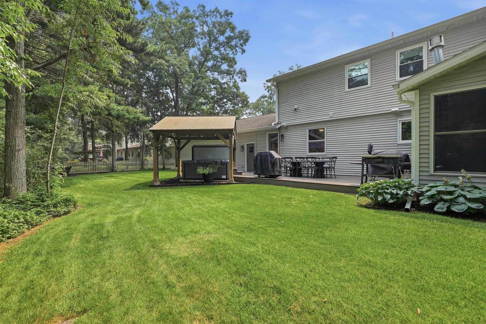 2441 Shadowview Circle, Plover, WI 54467