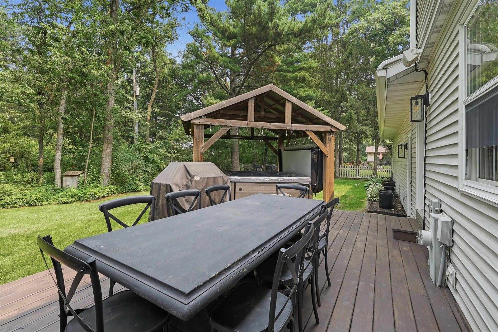 2441 Shadowview Circle, Plover, WI 54467