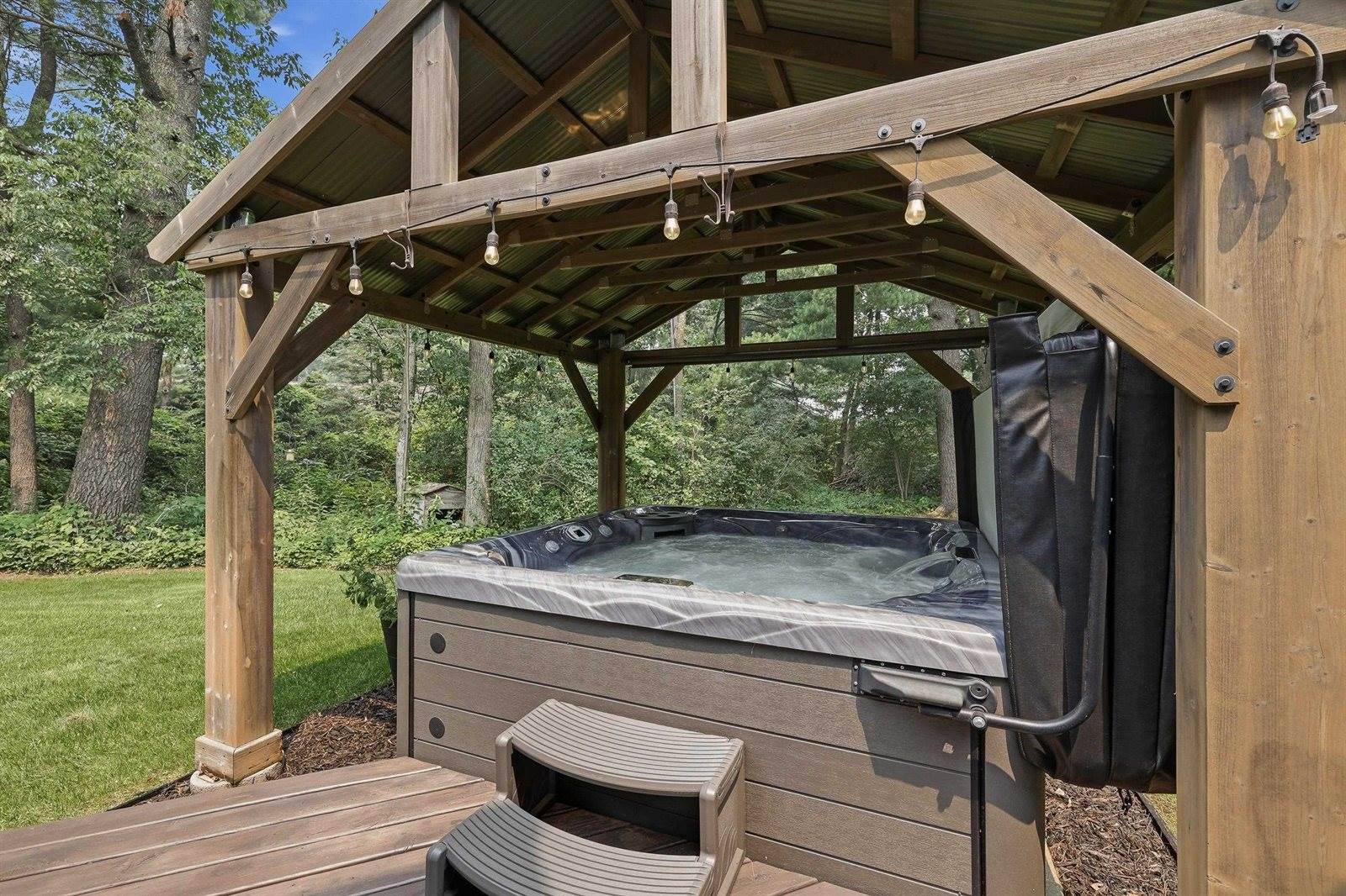 2441 Shadowview Circle, Plover, WI 54467
