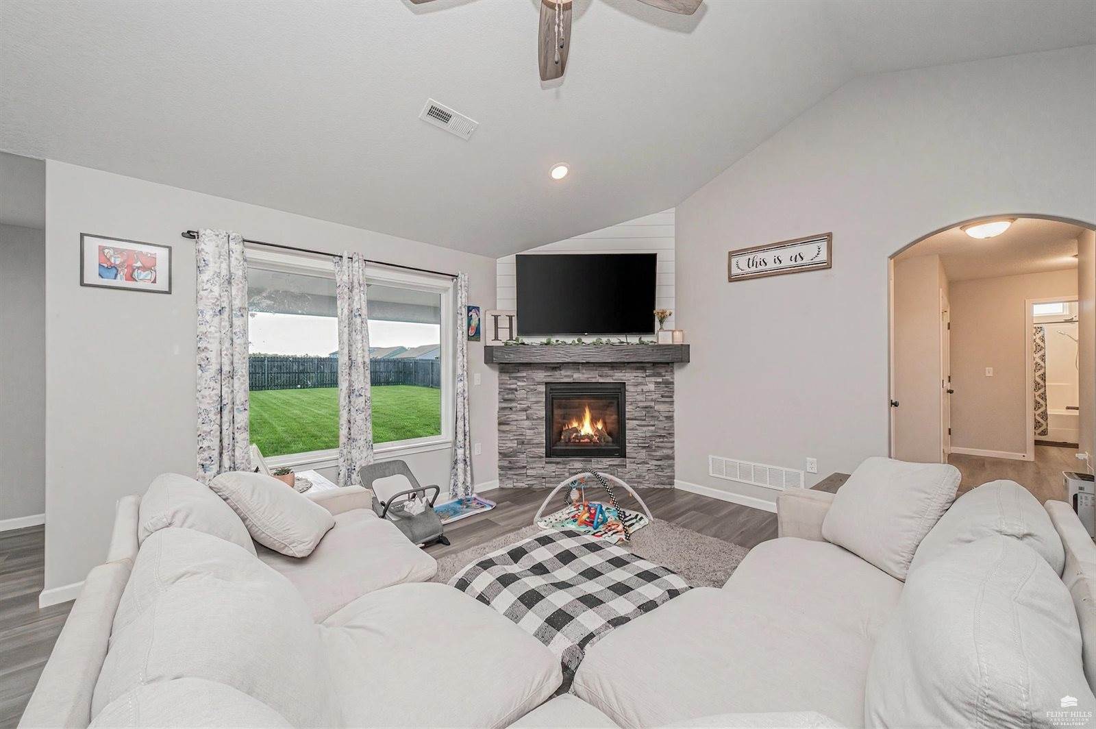 4377 Glen View, Manhattan, KS 66502