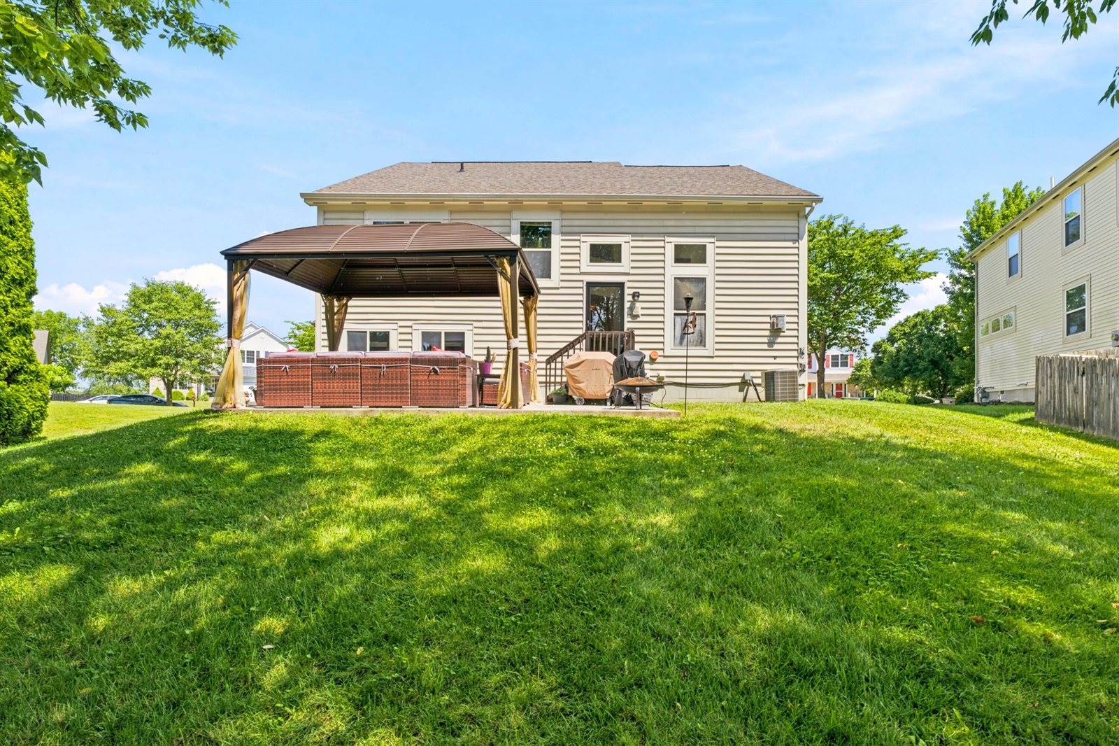 327 Pagoda Court, Pickerington, OH 43147