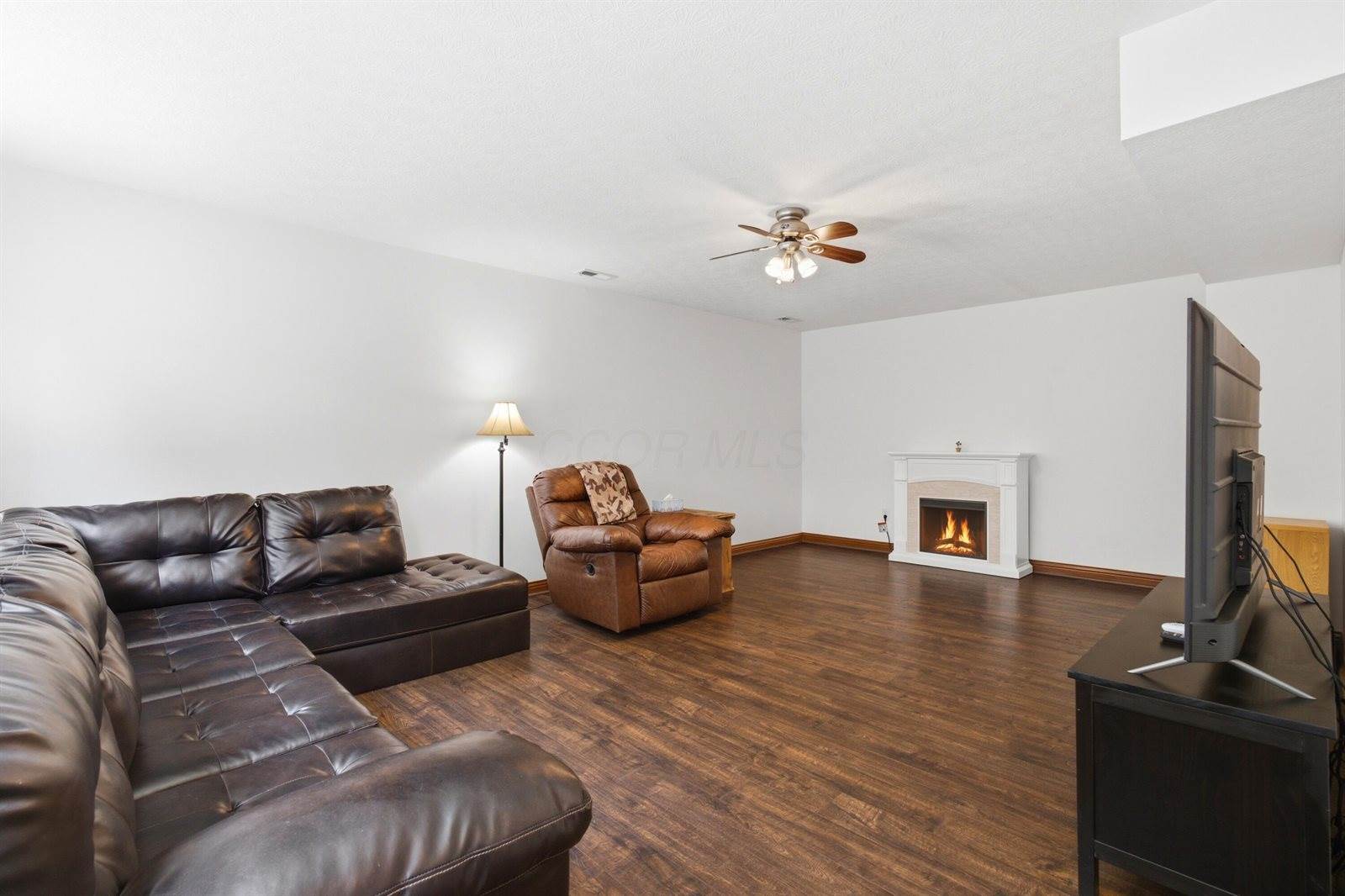 327 Pagoda Court, Pickerington, OH 43147
