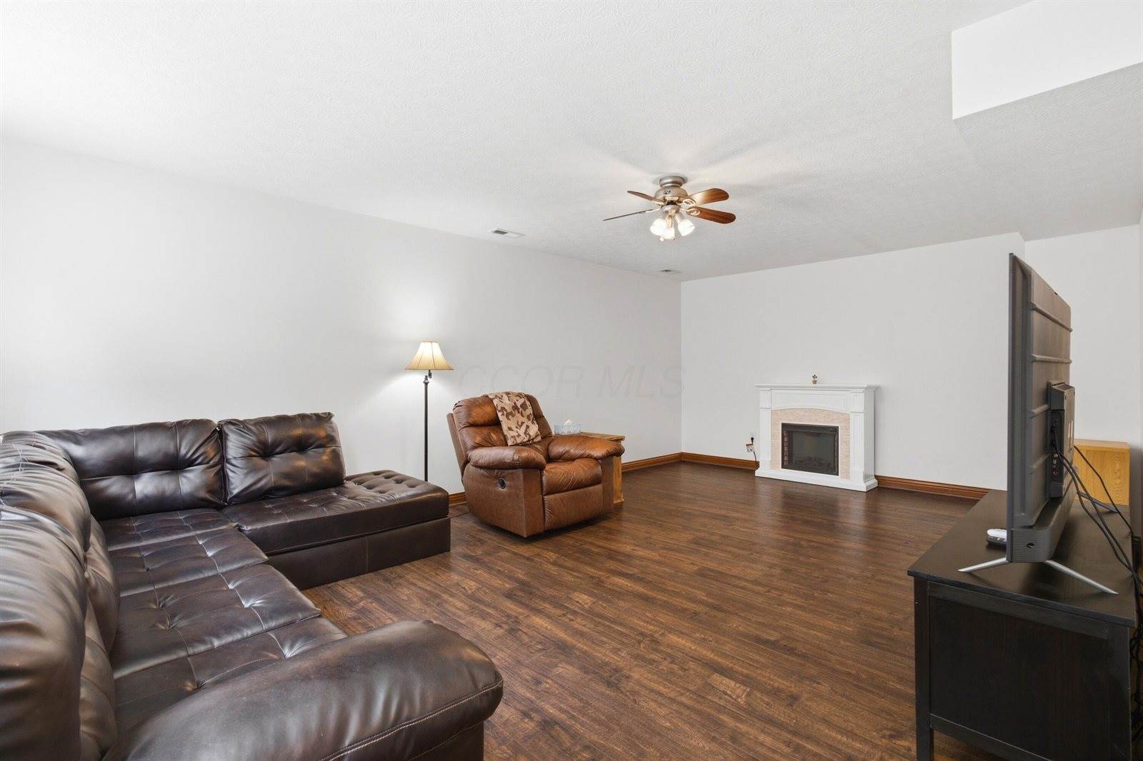 327 Pagoda Court, Pickerington, OH 43147