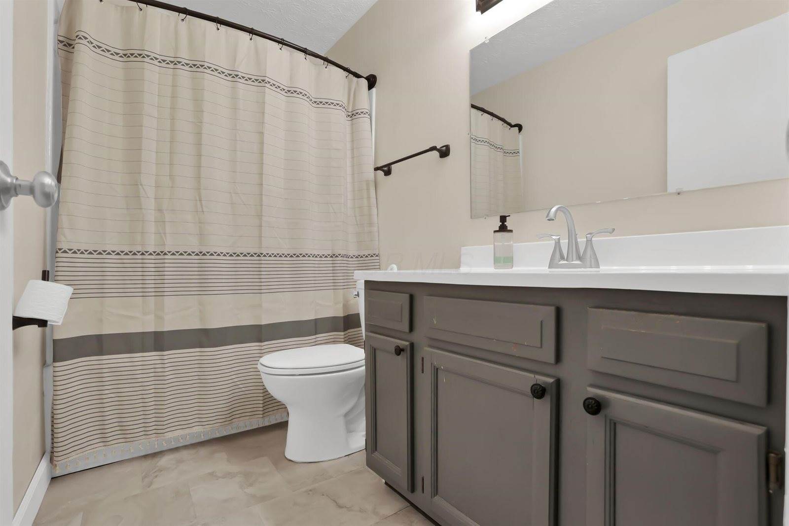 7576 Plainfield Drive, Pickerington, OH 43147
