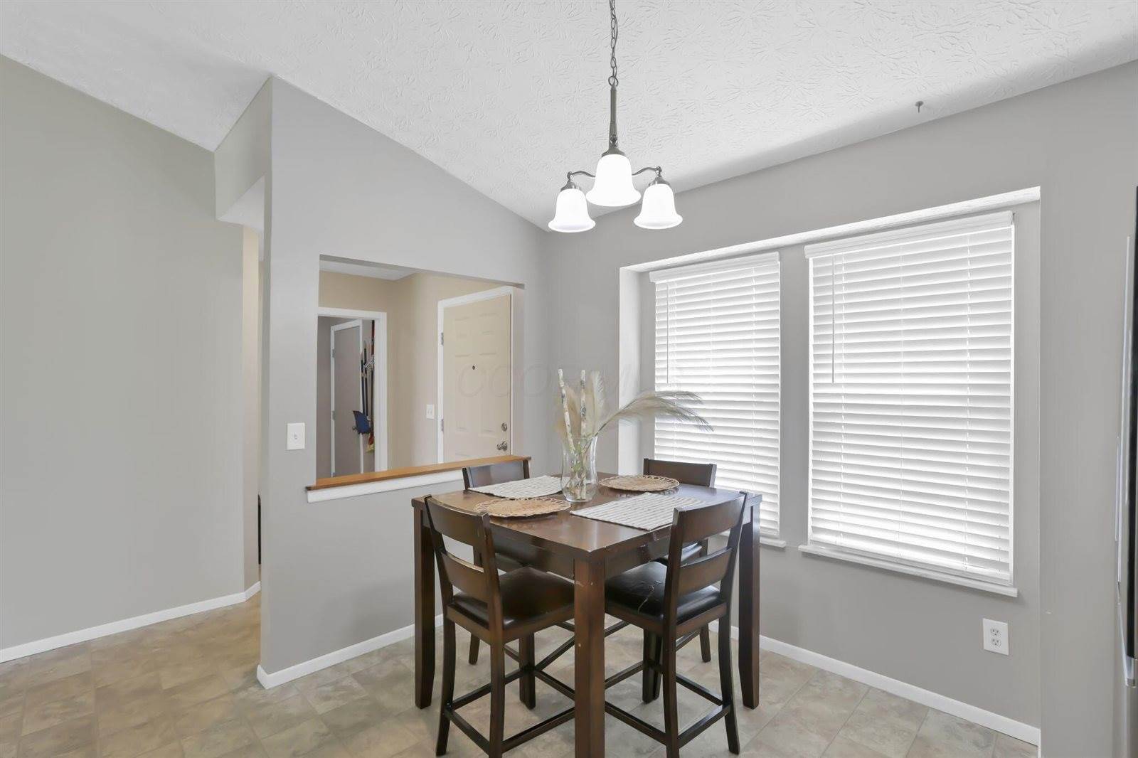 7576 Plainfield Drive, Pickerington, OH 43147