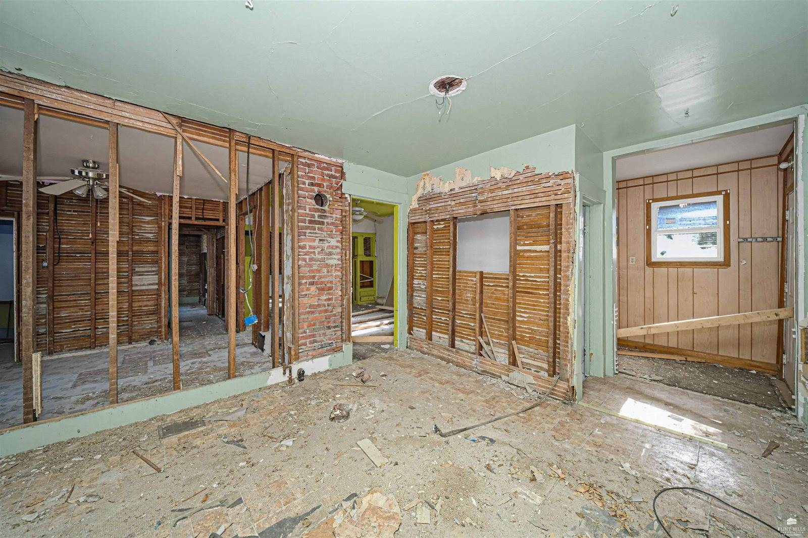 231 West 9, Junction City, KS 66441