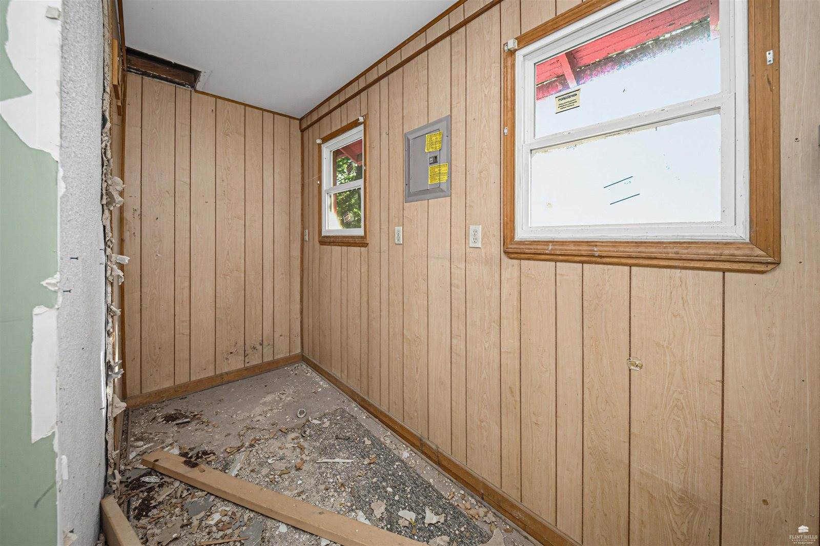 231 West 9, Junction City, KS 66441