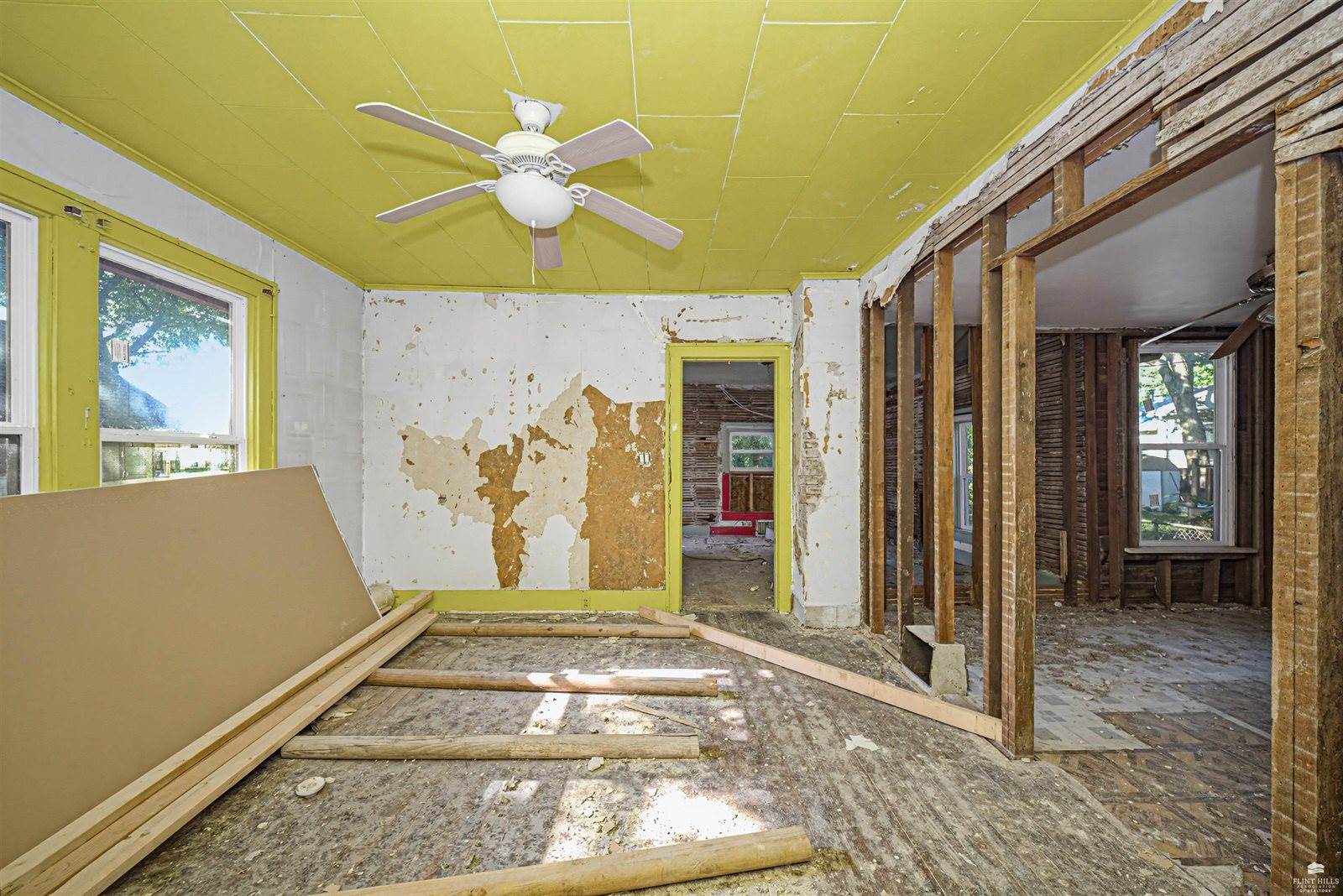 231 West 9, Junction City, KS 66441