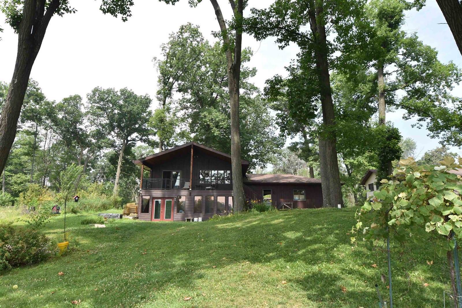W793 Oak Shore, Fountain Prairie, WI 53932