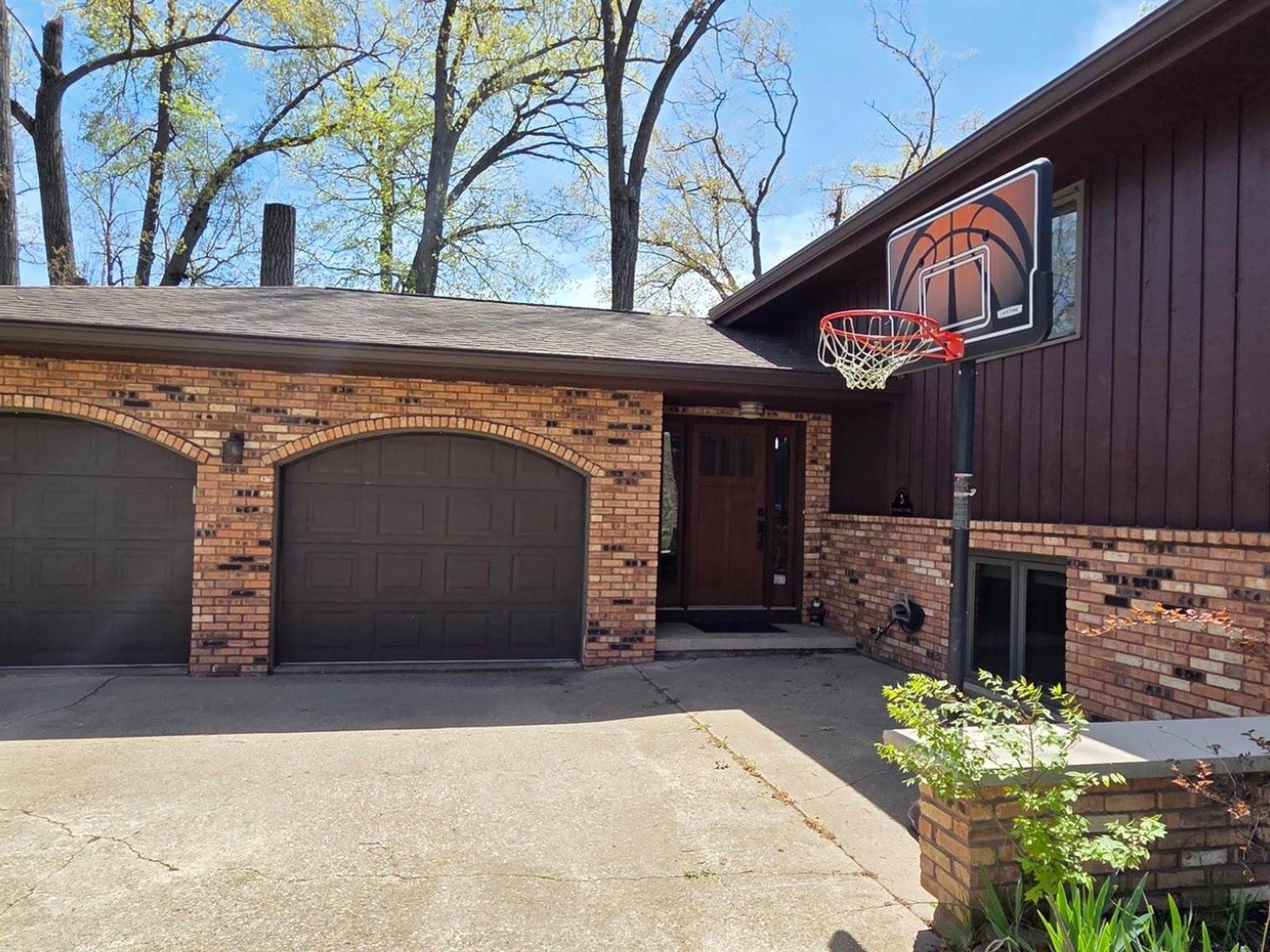 W793 Oak Shore, Fountain Prairie, WI 53932