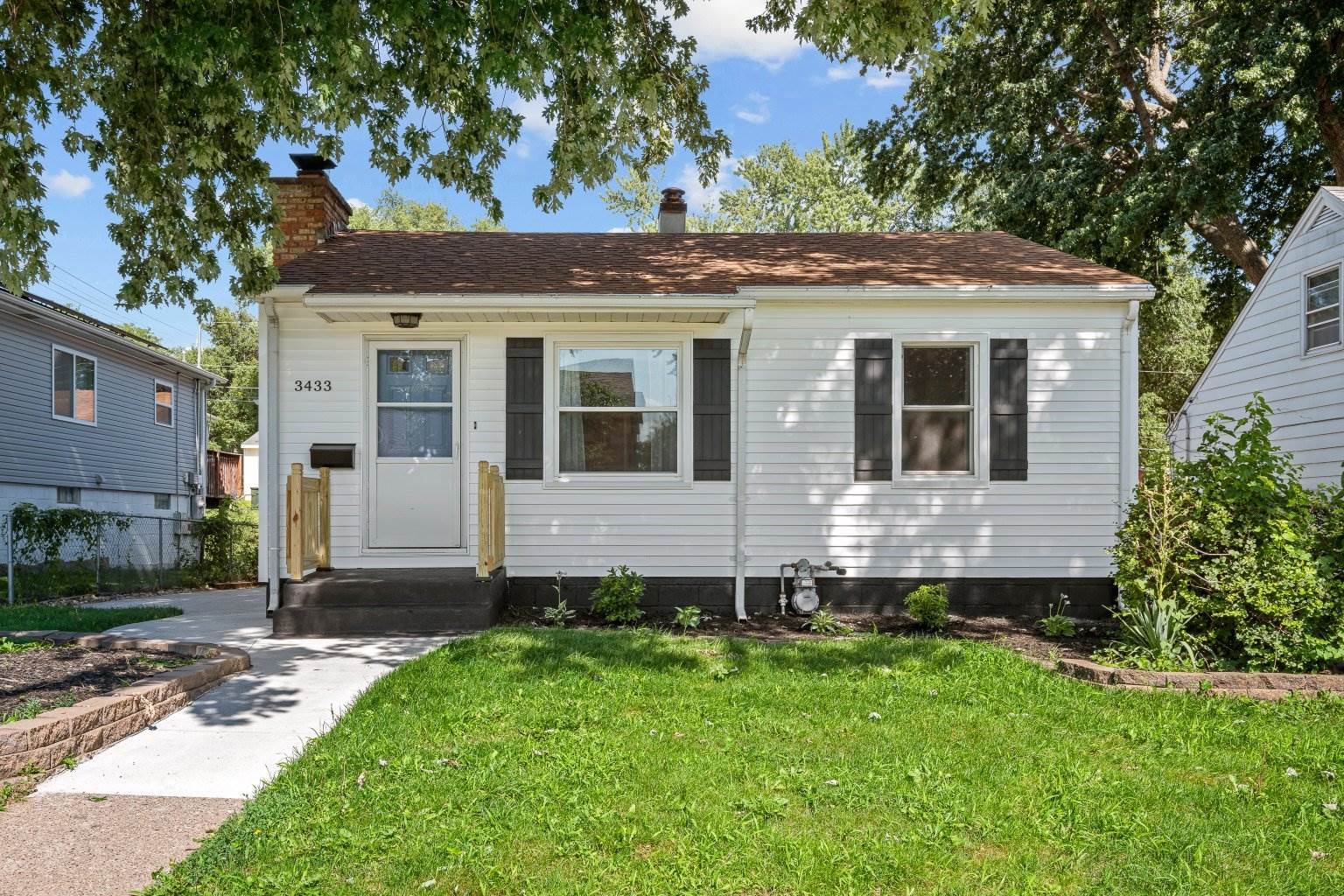 3433 North Sturdevant Street, Davenport, IA 52806