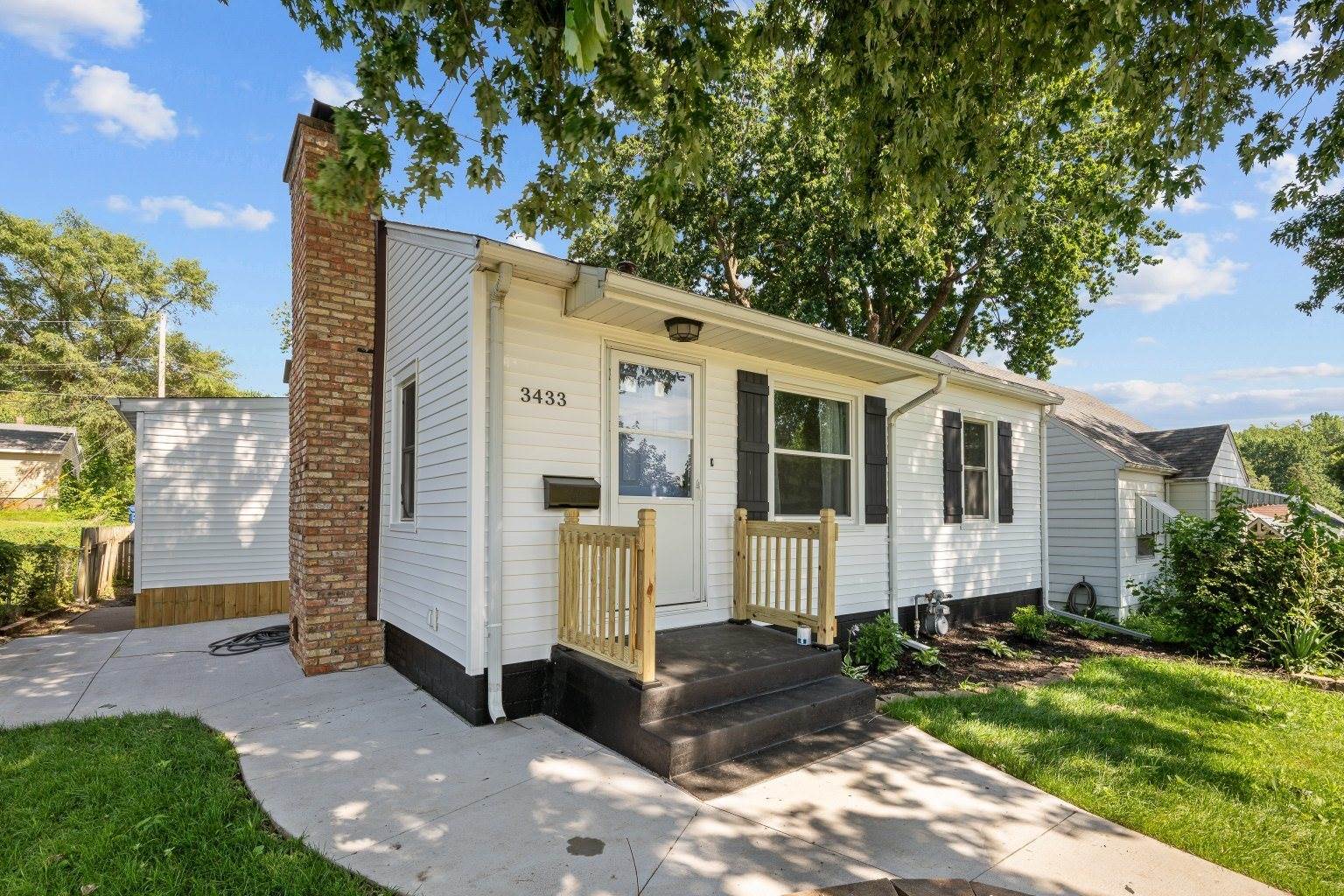 3433 North Sturdevant Street, Davenport, IA 52806