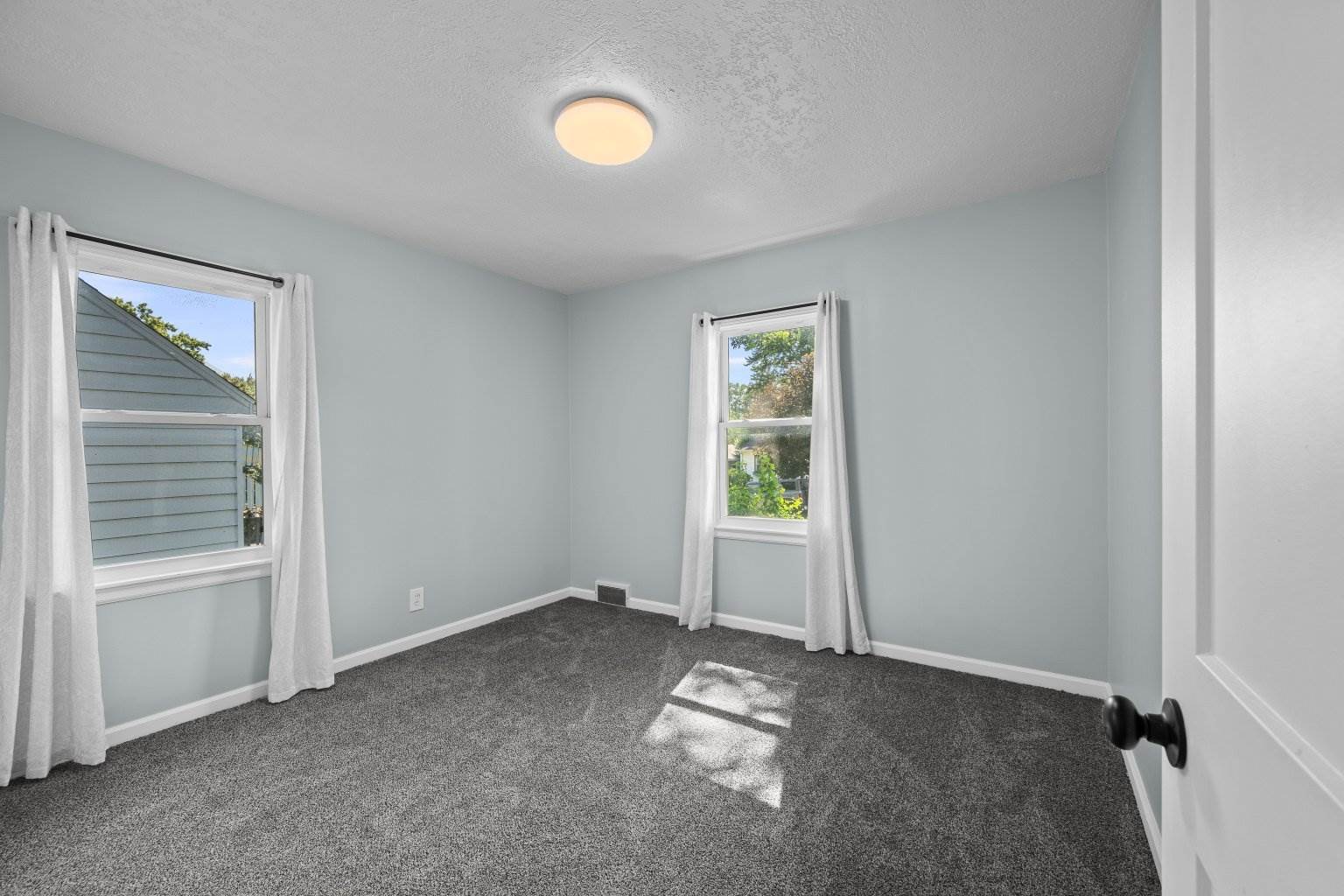 3433 North Sturdevant Street, Davenport, IA 52806
