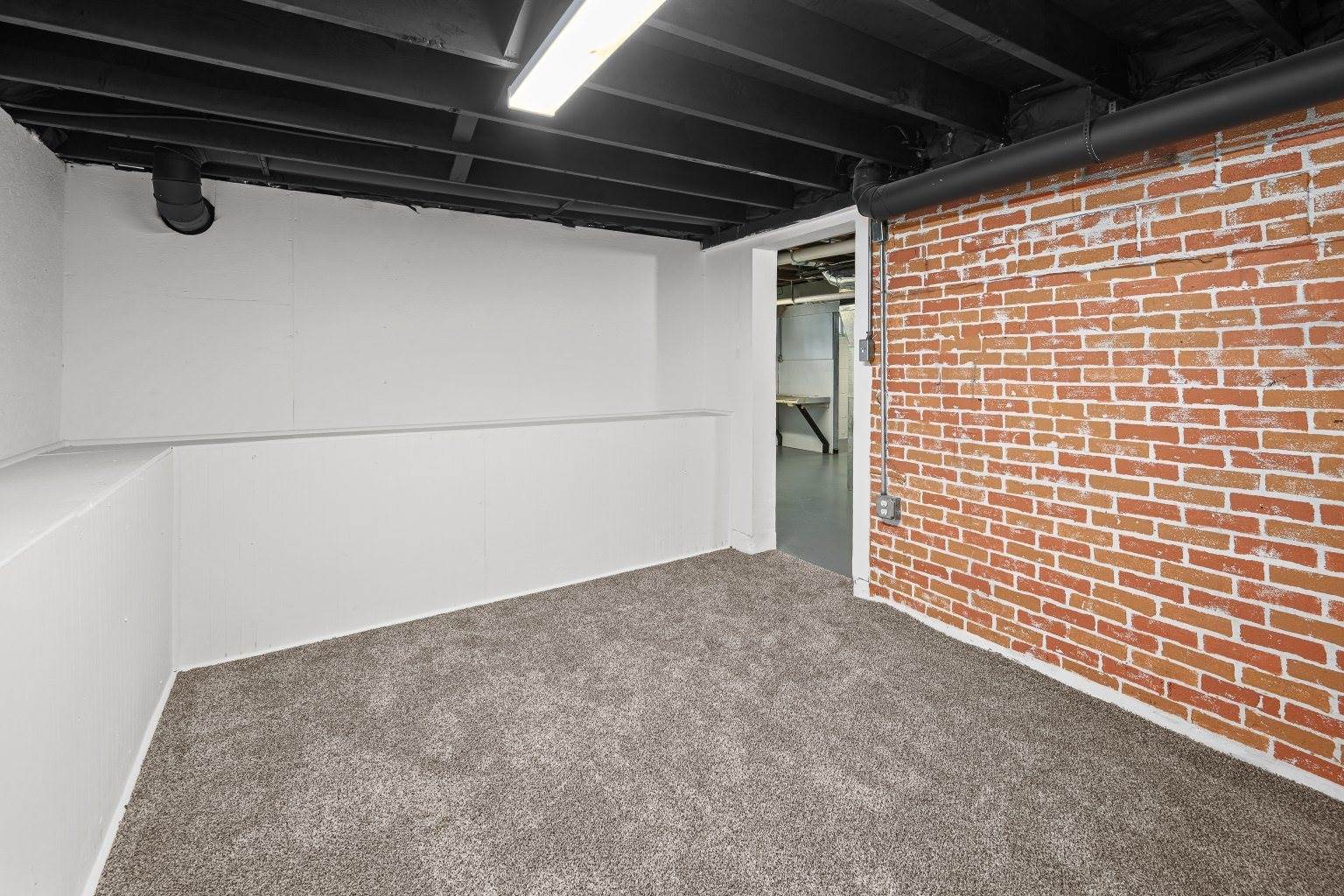 3433 North Sturdevant Street, Davenport, IA 52806