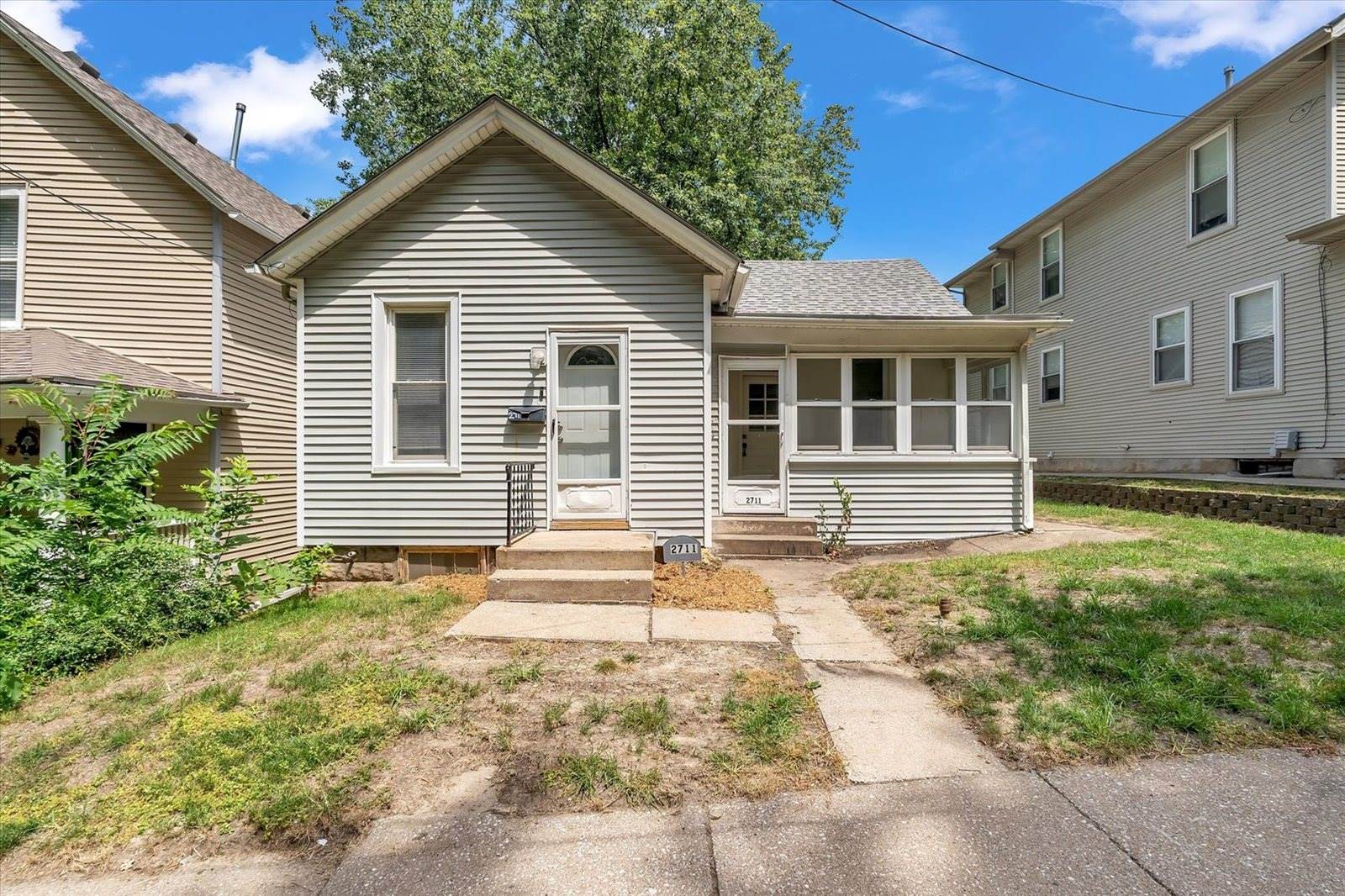 2711 9th Avenue, Rock Island, IL 61201
