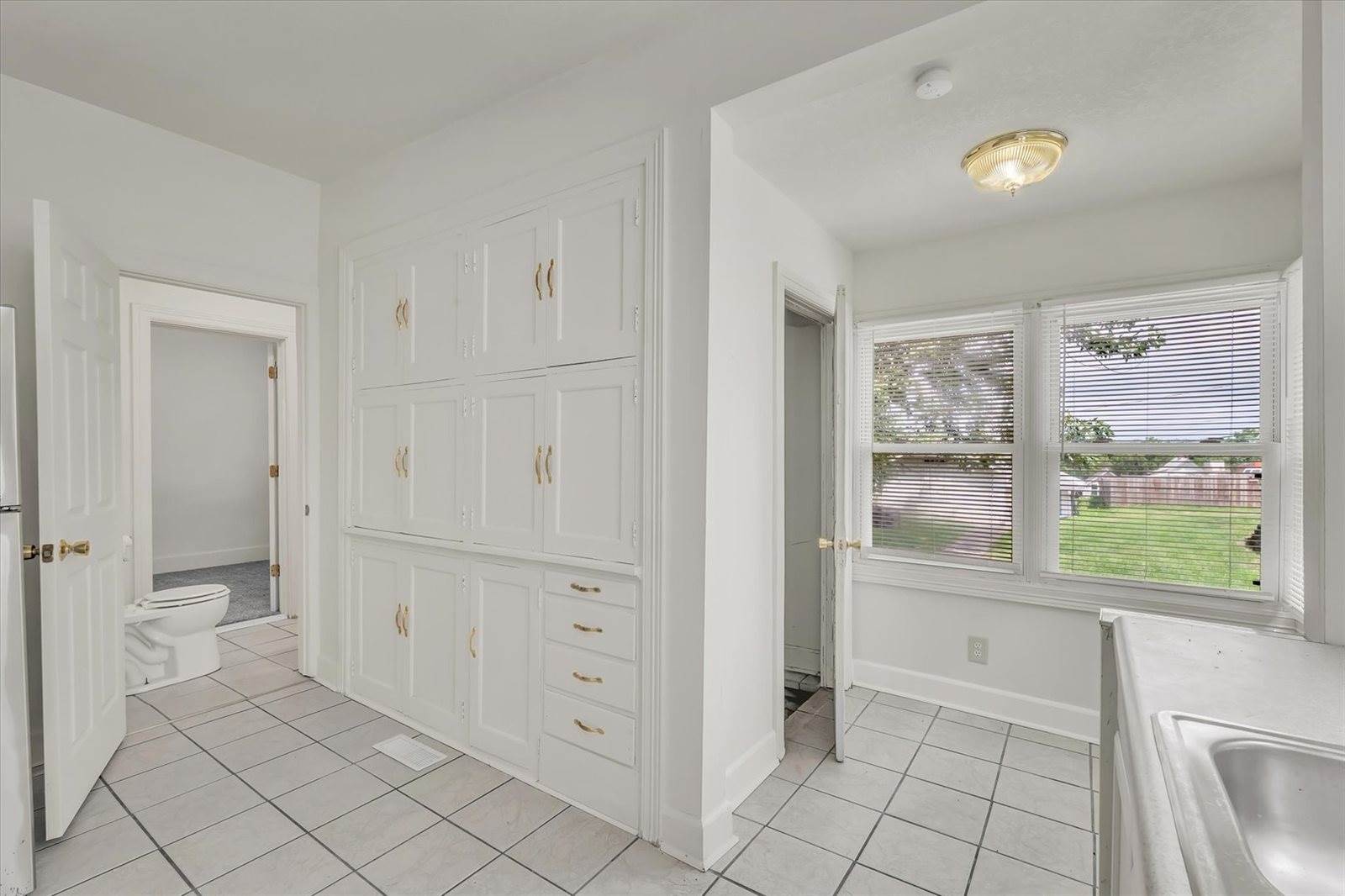 2711 9th Avenue, Rock Island, IL 61201