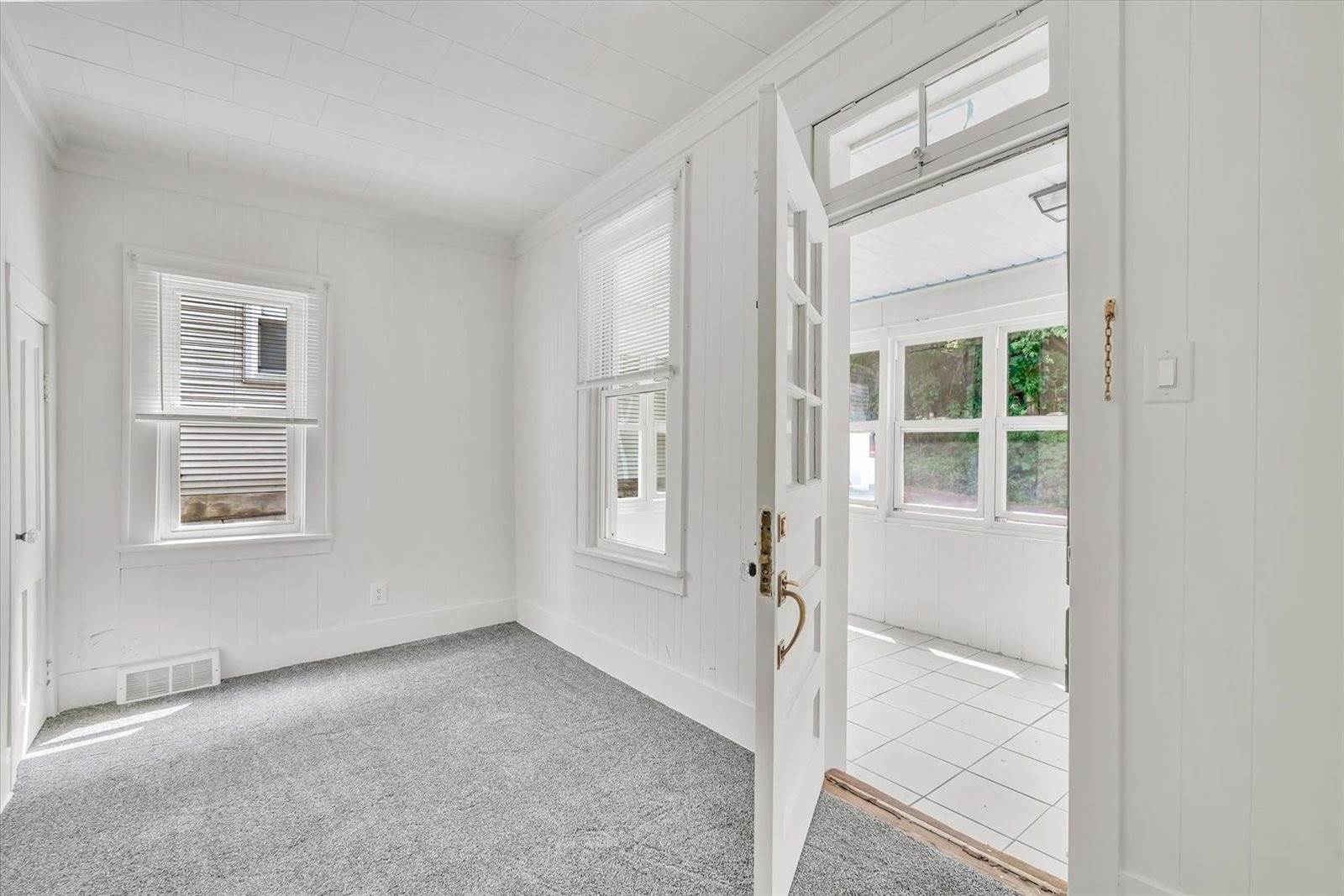 2711 9th Avenue, Rock Island, IL 61201