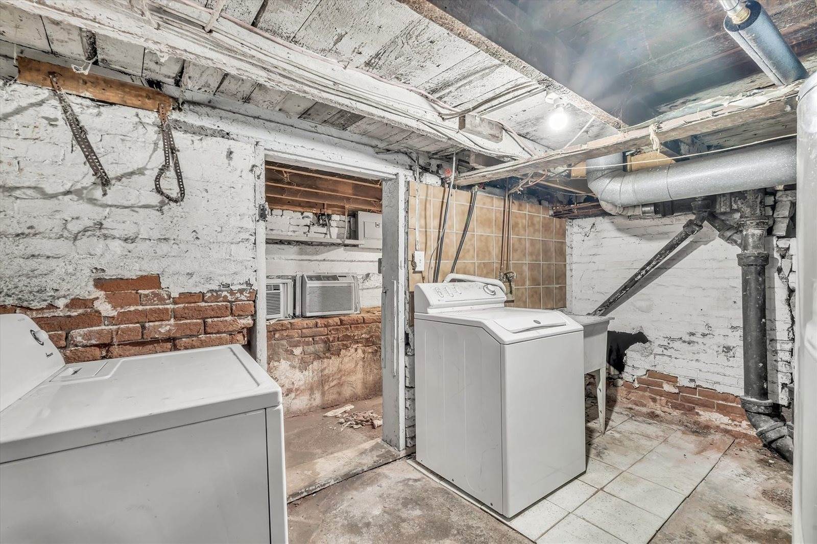 2711 9th Avenue, Rock Island, IL 61201