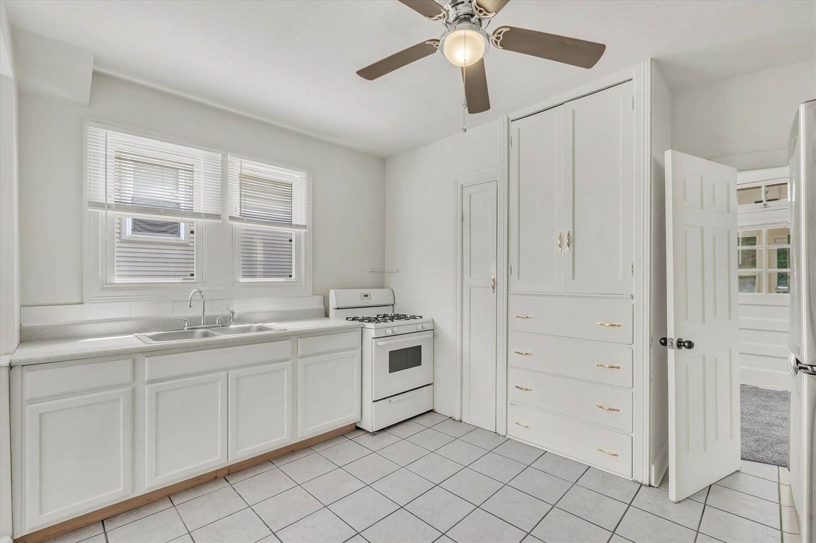 2711 9th Avenue, Rock Island, IL 61201