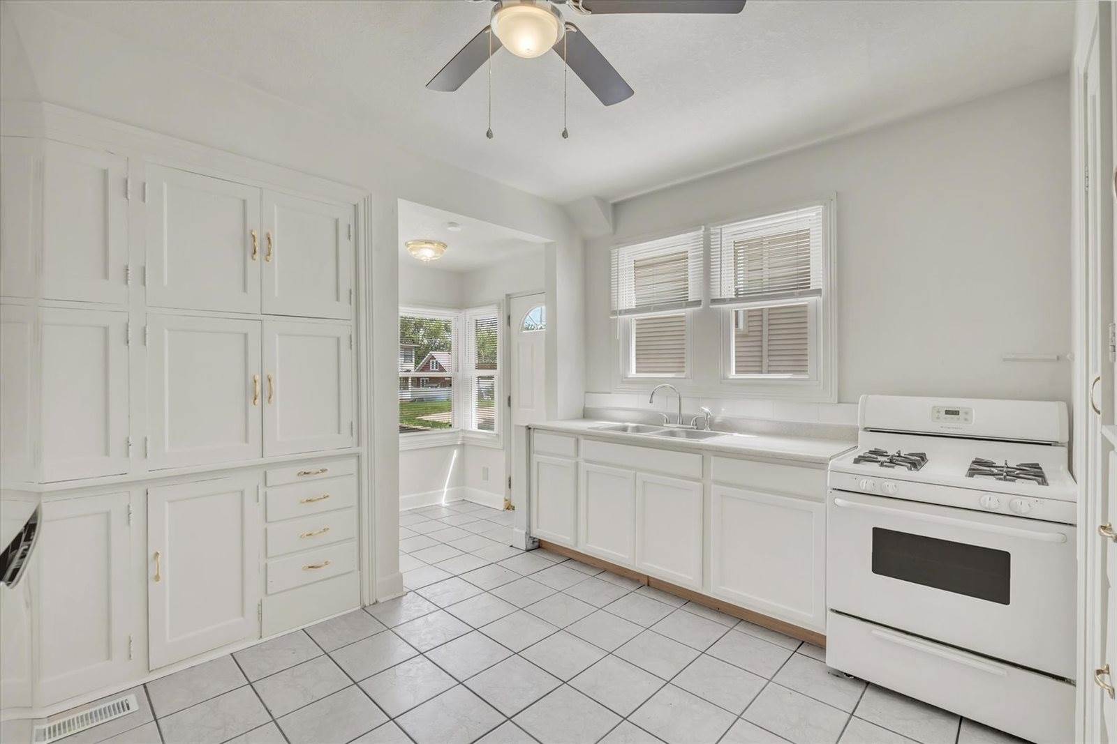 2711 9th Avenue, Rock Island, IL 61201