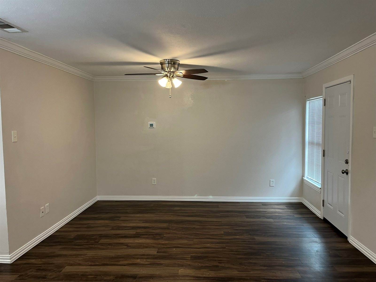 501 Sparks Street, Grand Prairie, TX 75051