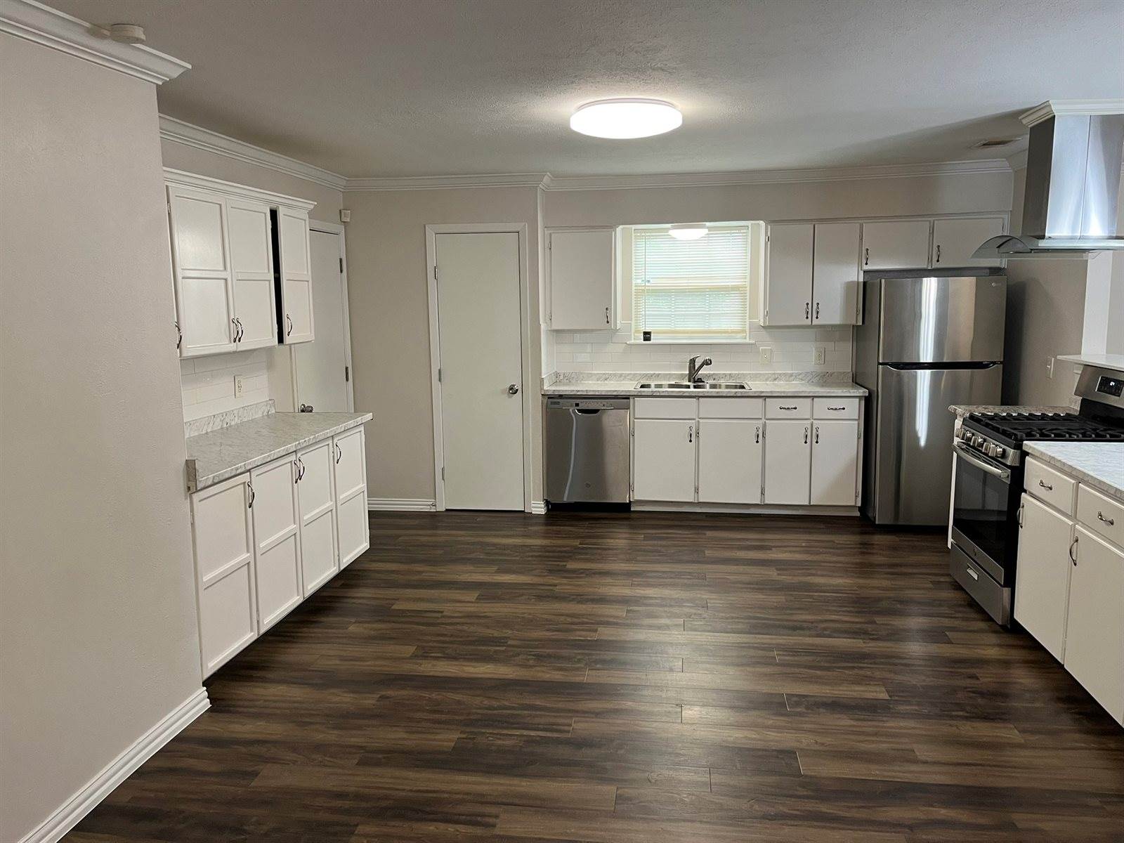 501 Sparks Street, Grand Prairie, TX 75051
