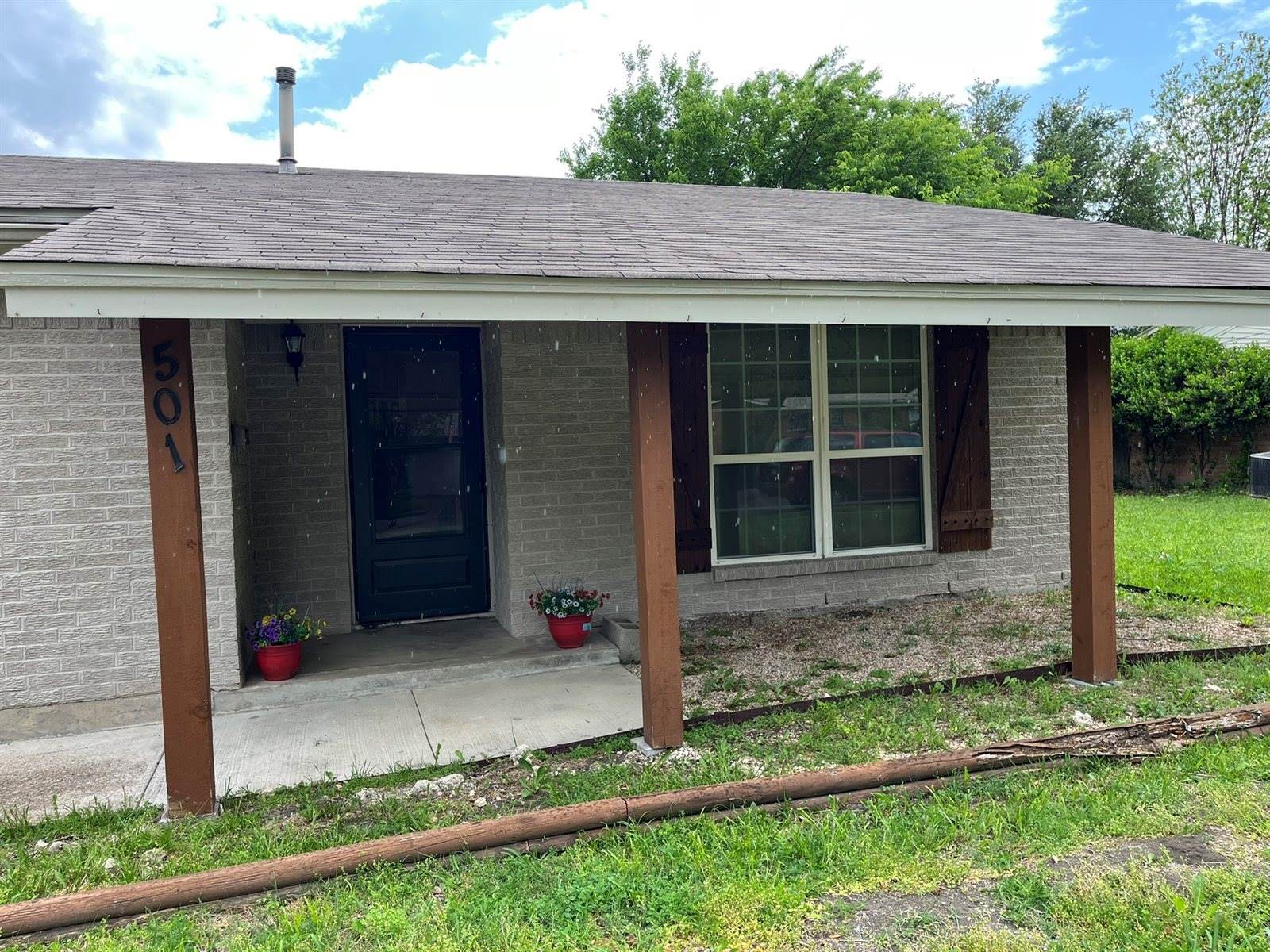 501 Sparks Street, Grand Prairie, TX 75051