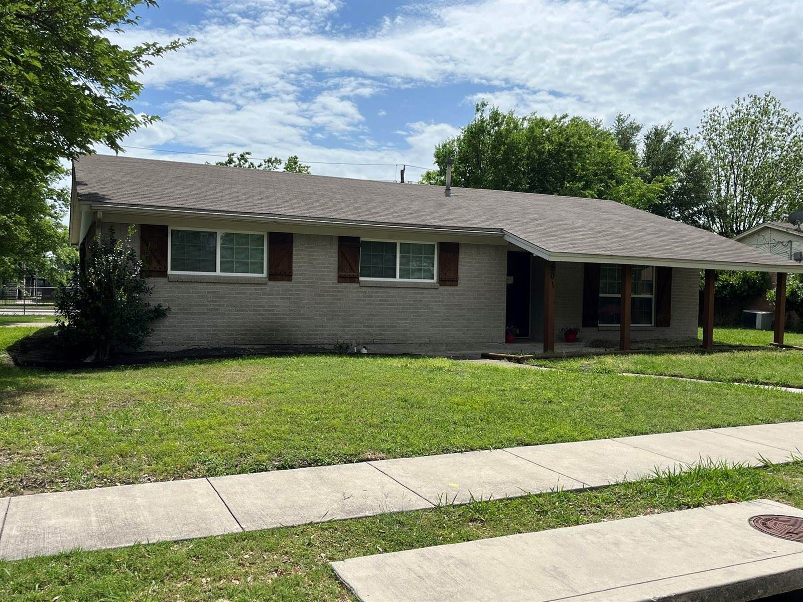 501 Sparks Street, Grand Prairie, TX 75051