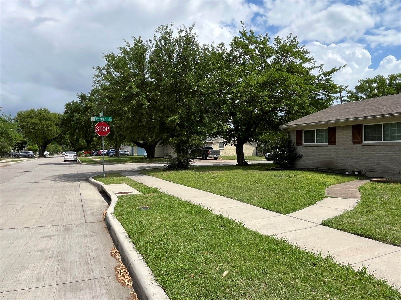501 Sparks Street, Grand Prairie, TX 75051