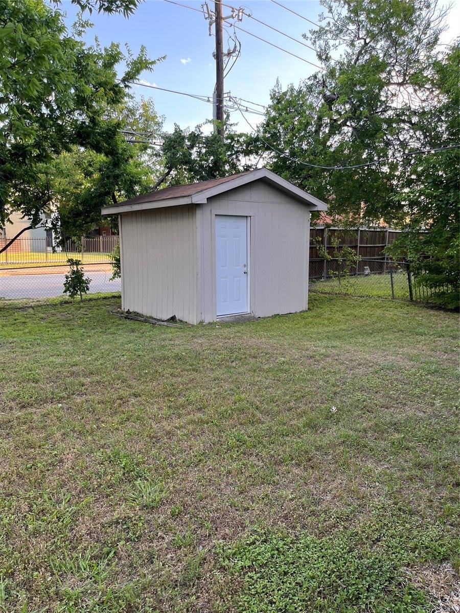 501 Sparks Street, Grand Prairie, TX 75051