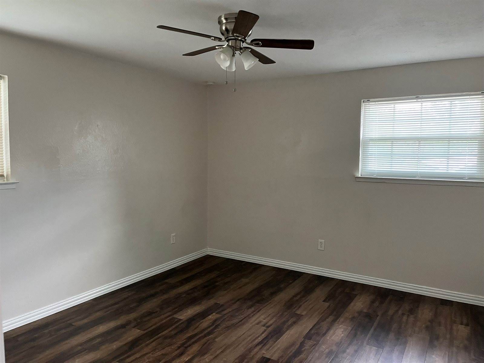 501 Sparks Street, Grand Prairie, TX 75051