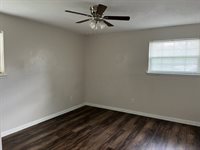 501 Sparks Street, Grand Prairie, TX 75051
