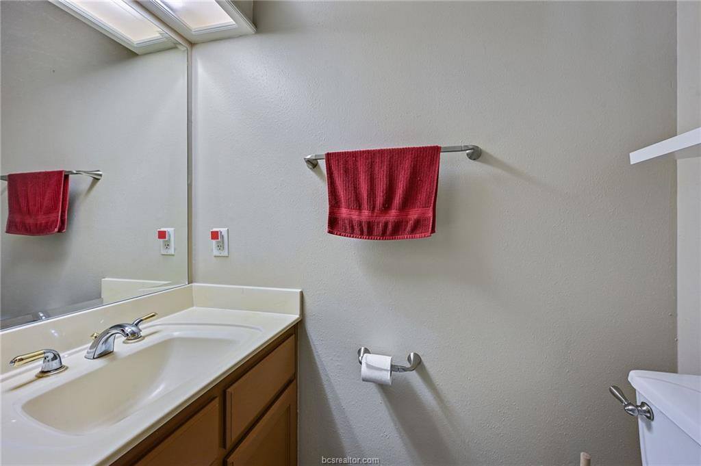 2107 Williams Way, Bryan, TX 77808