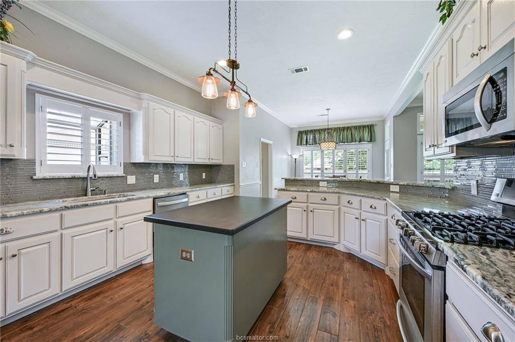 2107 Williams Way, Bryan, TX 77808