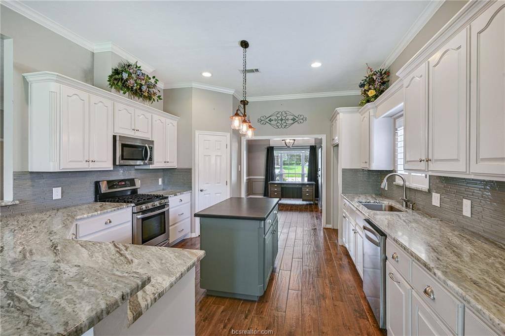 2107 Williams Way, Bryan, TX 77808