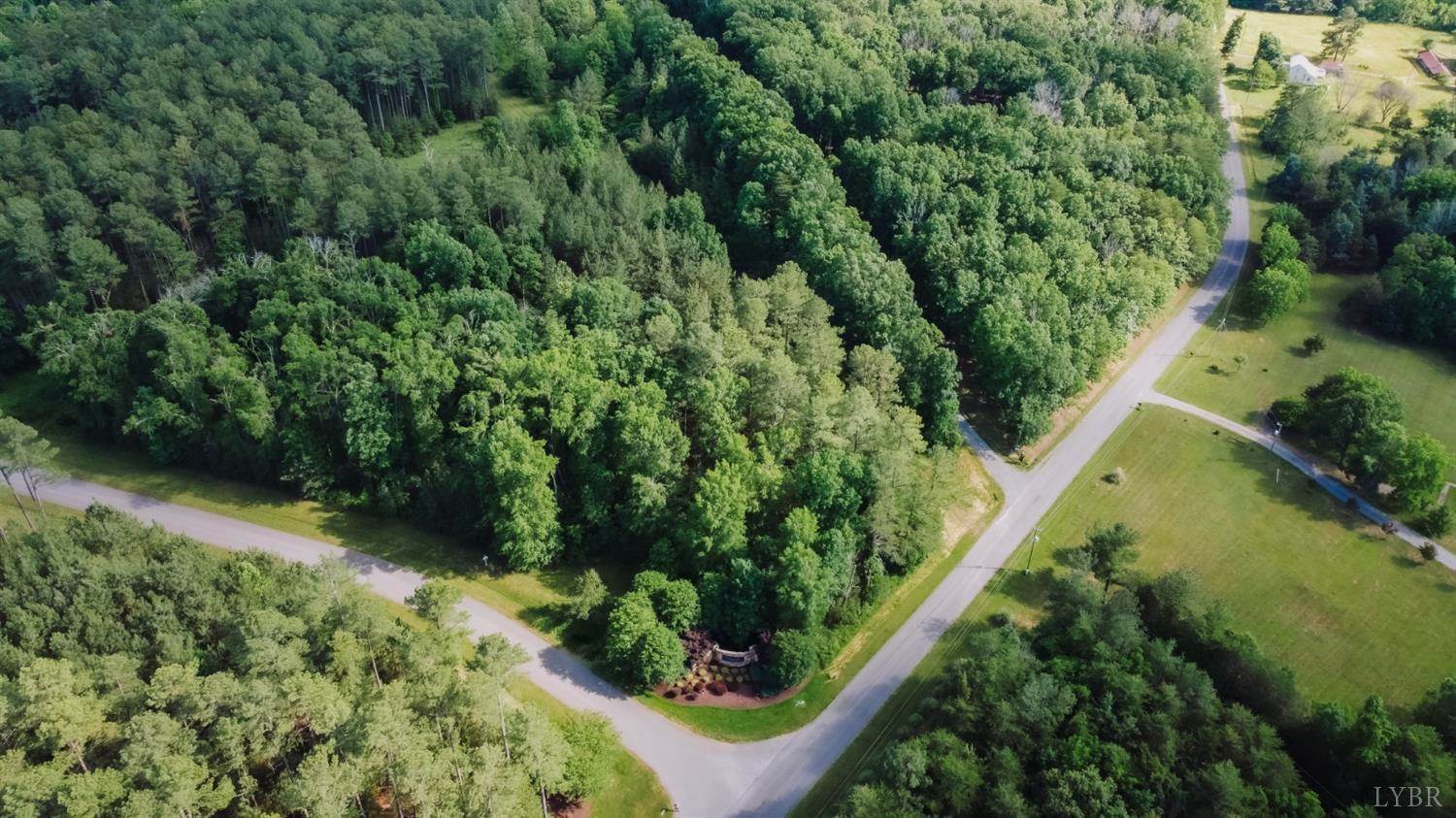 305 Runaway Bay Road, Lynch Station, VA 24571