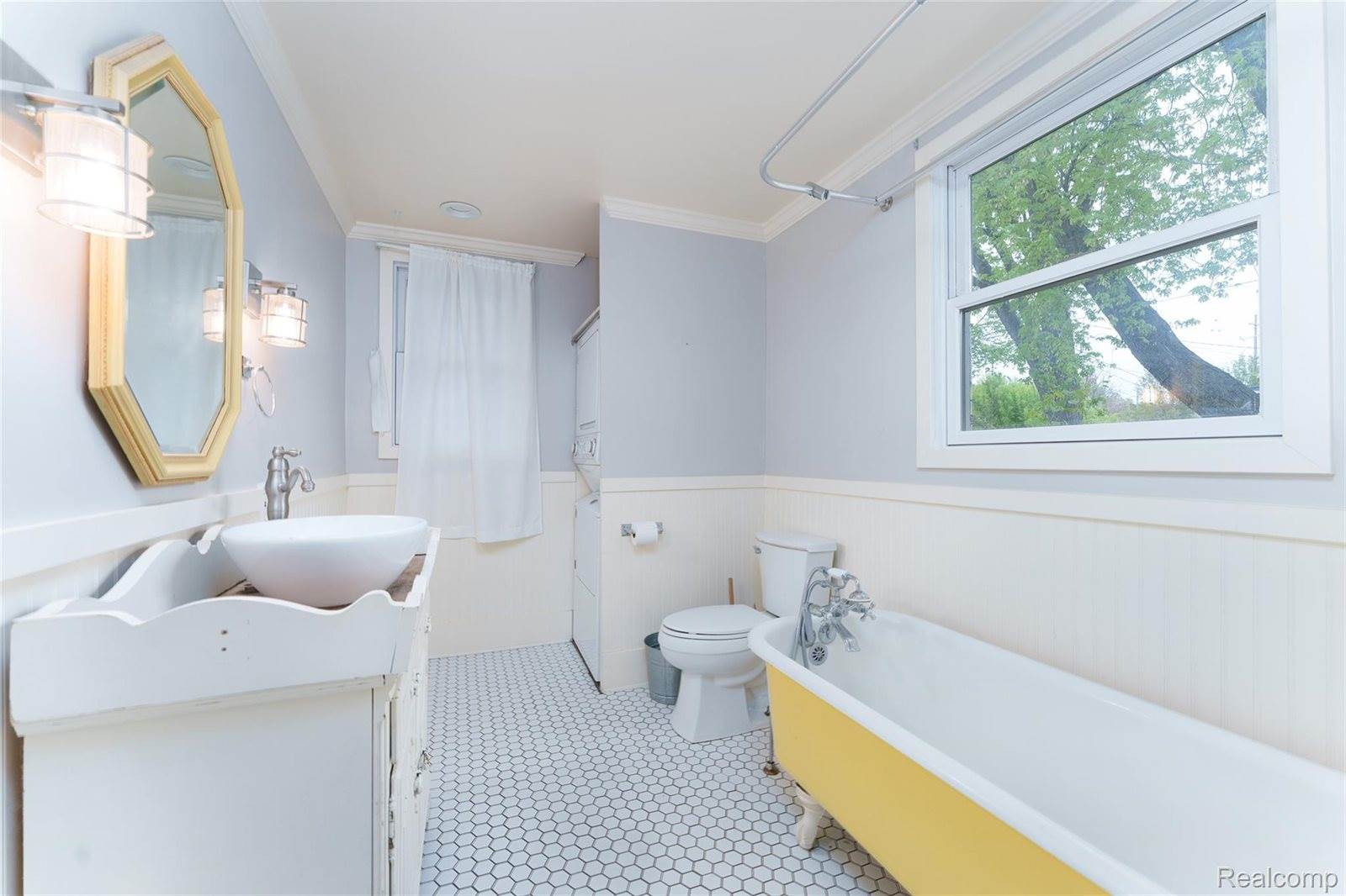 238 East Washington Street, HowellCity_Livingston, MI 48843